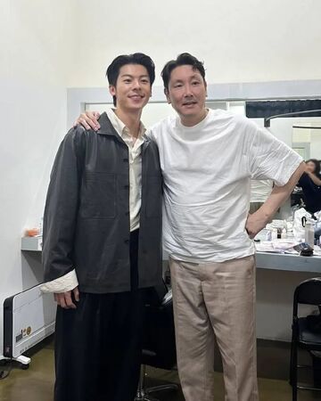 ▲▼趙震雄（右）和許光漢（左）曾合作韓劇《無路可走：輪盤賭》，此次訪台，還隔空問候許光漢。（翻攝自IG／ sarament_official）