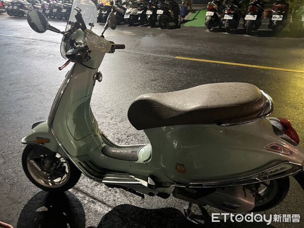 ▲白色賓士撞飛路旁機車，竟未停車察看而加速逃離。（圖／記者陸運陞翻攝）