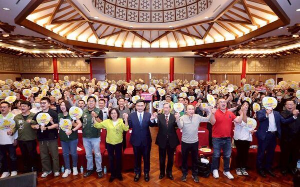 ▲▼立法委員賴瑞隆今（13）日舉辦「來呦！隆作伙」說明會，與高雄各大社團交流對城市的未來想像。（圖／賴瑞隆辦公室提供）