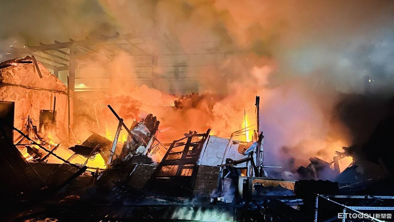 彰化三合院深夜火警!恐怖火煙畫面曝光 磚造房子塌了一半