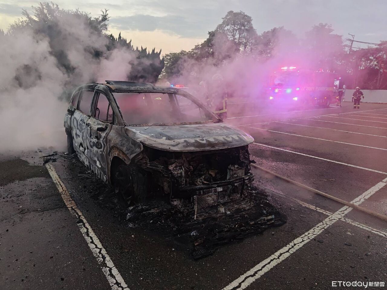 1個月3起!台中第9公墓火燒車 38歲男跳車逃劫...手腳40%燒傷