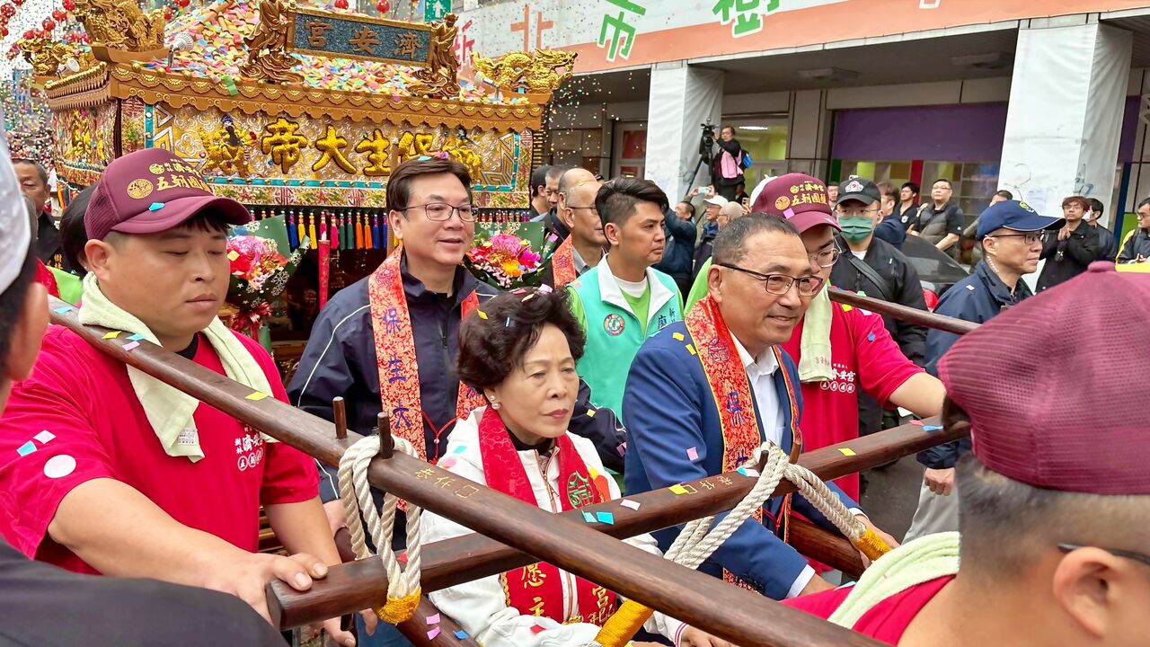 南北保生大帝齊聚樹林賜福 侯友宜祈求庇佑地方平安