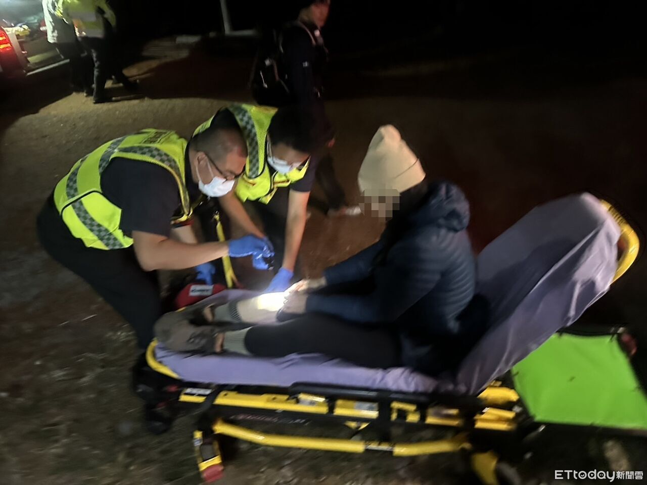 快訊/前隊山友拍打虎頭蜂 害後隊3山友被螫吻送醫