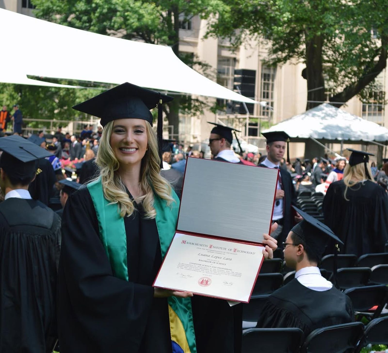 「被舞蹈老師拿菸燙腿測耐力！」29歲前芭蕾舞者擊敗泰勒絲　登全球最年輕白手起家女億萬富豪