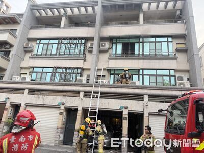 台南民宅廚房竄火！2人一度受困2樓　警消出動16車架梯馳援