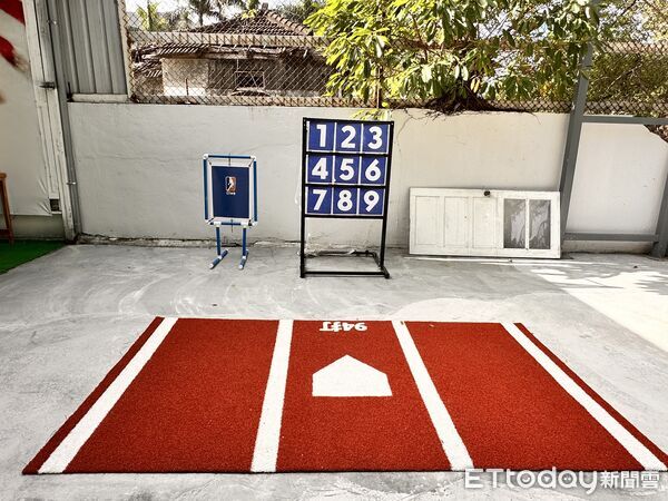 ▲▼花蓮「練習曲書店」獲選文化部「百大文化基地」，名為書店卻不賣書，而是陪伴孩子閱讀、練球、身心發展的場域。（圖／記者林育綾攝）