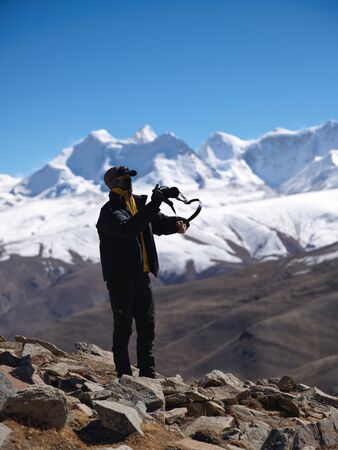 ▲▼北京故宮下初雪吸引大批遊客朝聖，陸劇男神李現低調變裝去拍照。（圖／翻攝自微博）