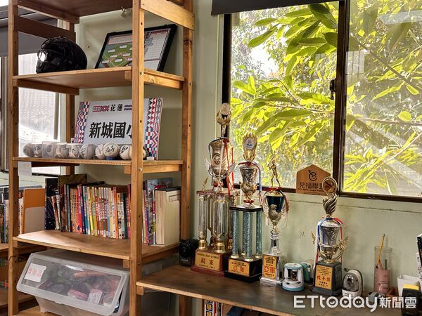 ▲▼花蓮「練習曲書店」成立棒球隊陪伴孩子練球、閱讀，還打造「新晨共學基地」、「山海百貨」等空間，獲選文化部「百大文化基地」。（圖／記者林育綾攝）