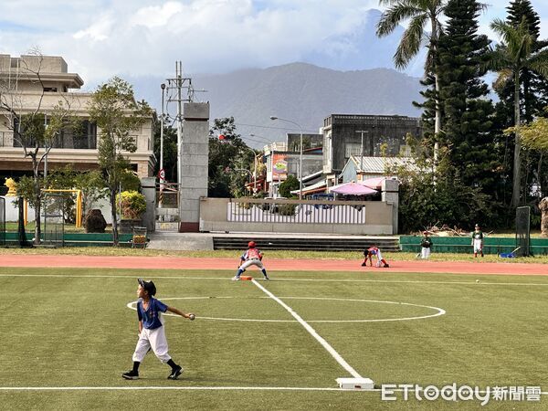 ▲▼花蓮「練習曲書店」成立棒球隊陪伴孩子練球、閱讀，還打造「新晨共學基地」、「山海百貨」等空間，獲選文化部「百大文化基地」。（圖／記者林育綾攝）