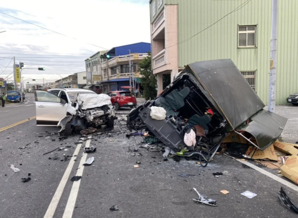 ▲▼雲林斗南鎮雲158乙公路嚴重車禍2人ohca。（圖／雲林縣消防局）