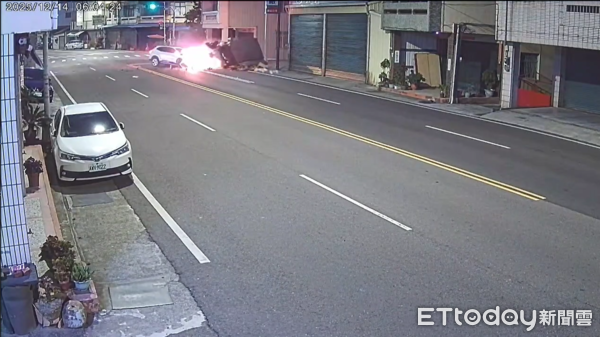 ▲▼雲林斗南車禍2死，撞擊瞬間曝光。（圖／記者游瓊華翻攝）