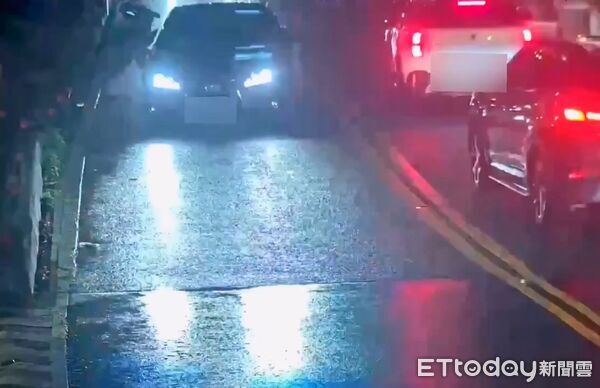 ▲12日21時許北市基隆快速道路敦化南路匝道發生一起網約車擦撞女學童的意外車禍。（圖／記者張君豪翻攝）