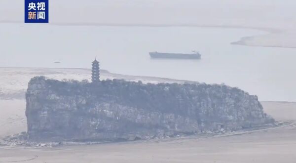 ▲▼鄱陽湖跌破極枯水位　通江水體面積減九成。（圖／翻攝央視）