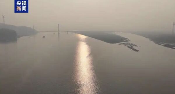 ▲▼鄱陽湖跌破極枯水位　通江水體面積減九成。（圖／翻攝央視）