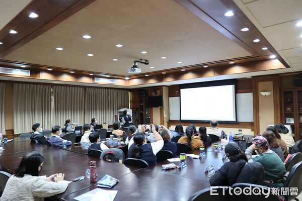 ▲▼台東醫療院所到花蓮慈院與秀林鄉衛生所參訪，實地了解全人照護在醫療院所與偏鄉社區的落實模式。（圖／慈濟醫學中心提供，下同）