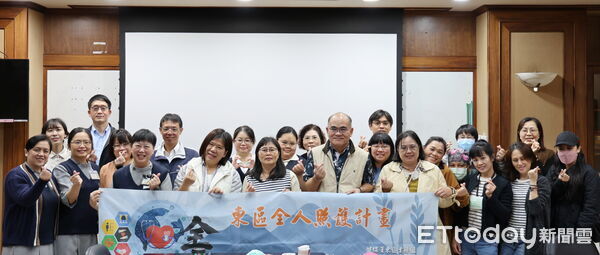 ▲▼台東醫療院所到花蓮慈院與秀林鄉衛生所參訪，實地了解全人照護在醫療院所與偏鄉社區的落實模式。（圖／慈濟醫學中心提供，下同）