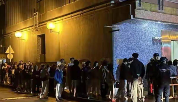 ▲▼又是密集高楼,香港大楼起火。 (图/翻摄自微博)