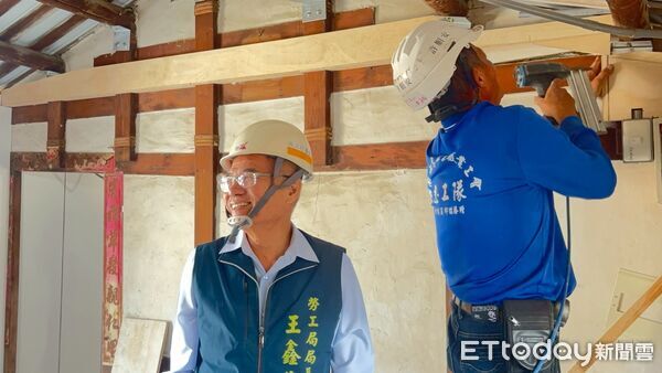 ▲台南做工行善團完成七股區第319戶修繕案，志工合力改善職災案家居住環境，讓生活重回正軌。（記者林東良翻攝，下同）