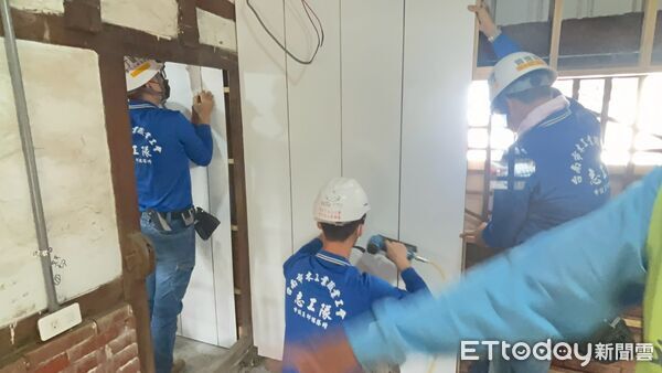▲台南做工行善團完成七股區第319戶修繕案，志工合力改善職災案家居住環境，讓生活重回正軌。（記者林東良翻攝，下同）