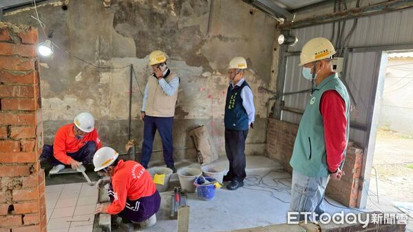 ▲台南做工行善團完成七股區第319戶修繕案，志工合力改善職災案家居住環境，讓生活重回正軌。（記者林東良翻攝，下同）