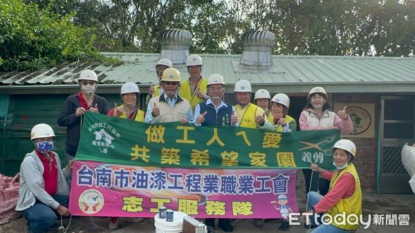 ▲台南做工行善團完成七股區第319戶修繕案，志工合力改善職災案家居住環境，讓生活重回正軌。（記者林東良翻攝，下同）