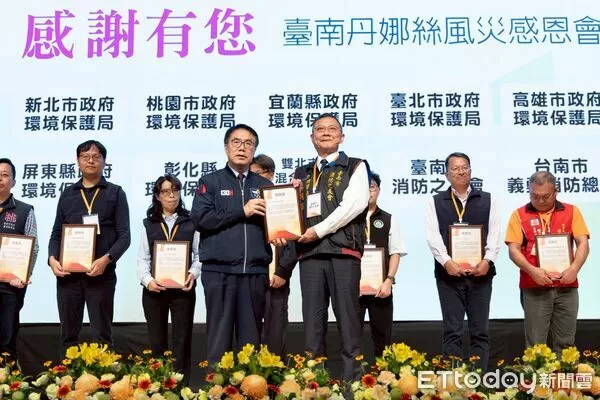 ▲總統賴清德出席台南丹娜絲風災感恩會，肯定240個公私部門團隊在災後投入救援與重建工作的付出。（記者林東良翻攝，下同）