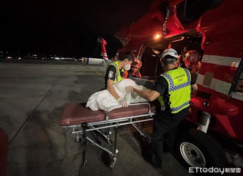 麗星郵輪旅客浴室滑倒昏迷!黑鷹直昇機飛外海雨中吊掛後送