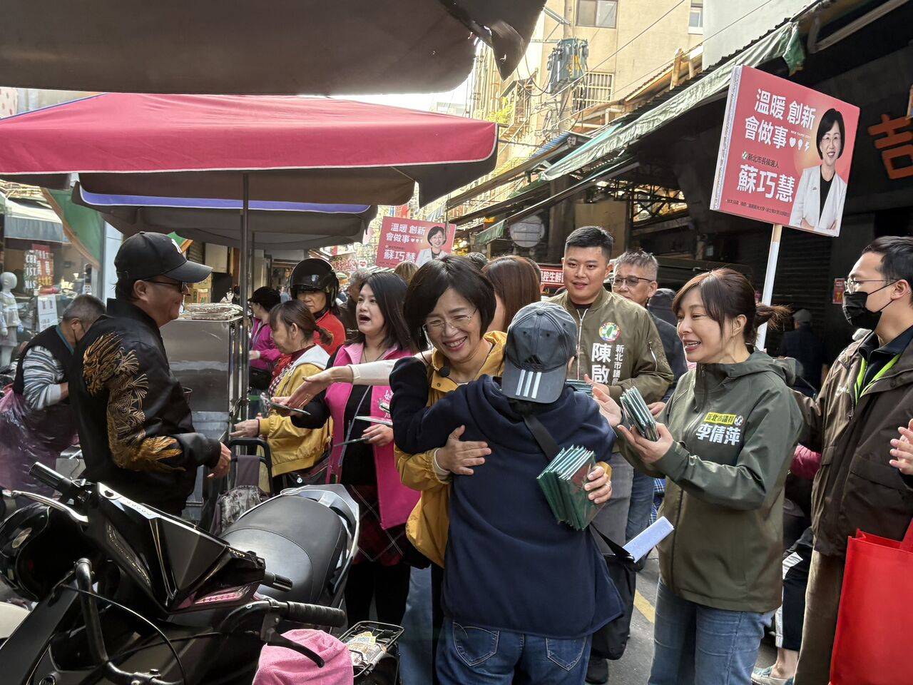 陸戰開跑! 蘇巧慧首度母雞帶小雞掃市場:面試官是400萬新北市民