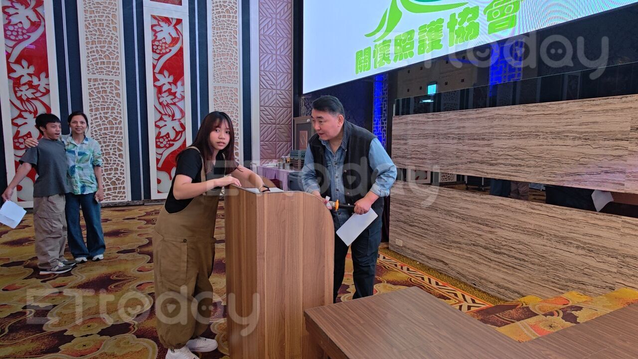 獨/直擊徐亨現身高雄主持公益!曝腦瘤治療進度 談下階段動向