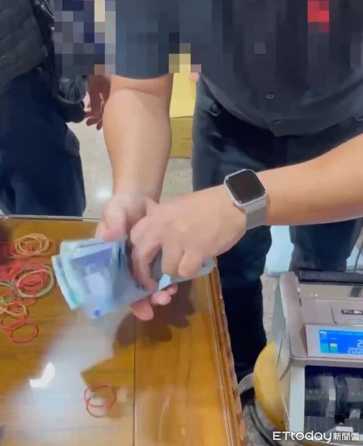 廟前驚見20萬元現鈔無人認領 「撒錢哥」也在場!警依拾得物程序保管