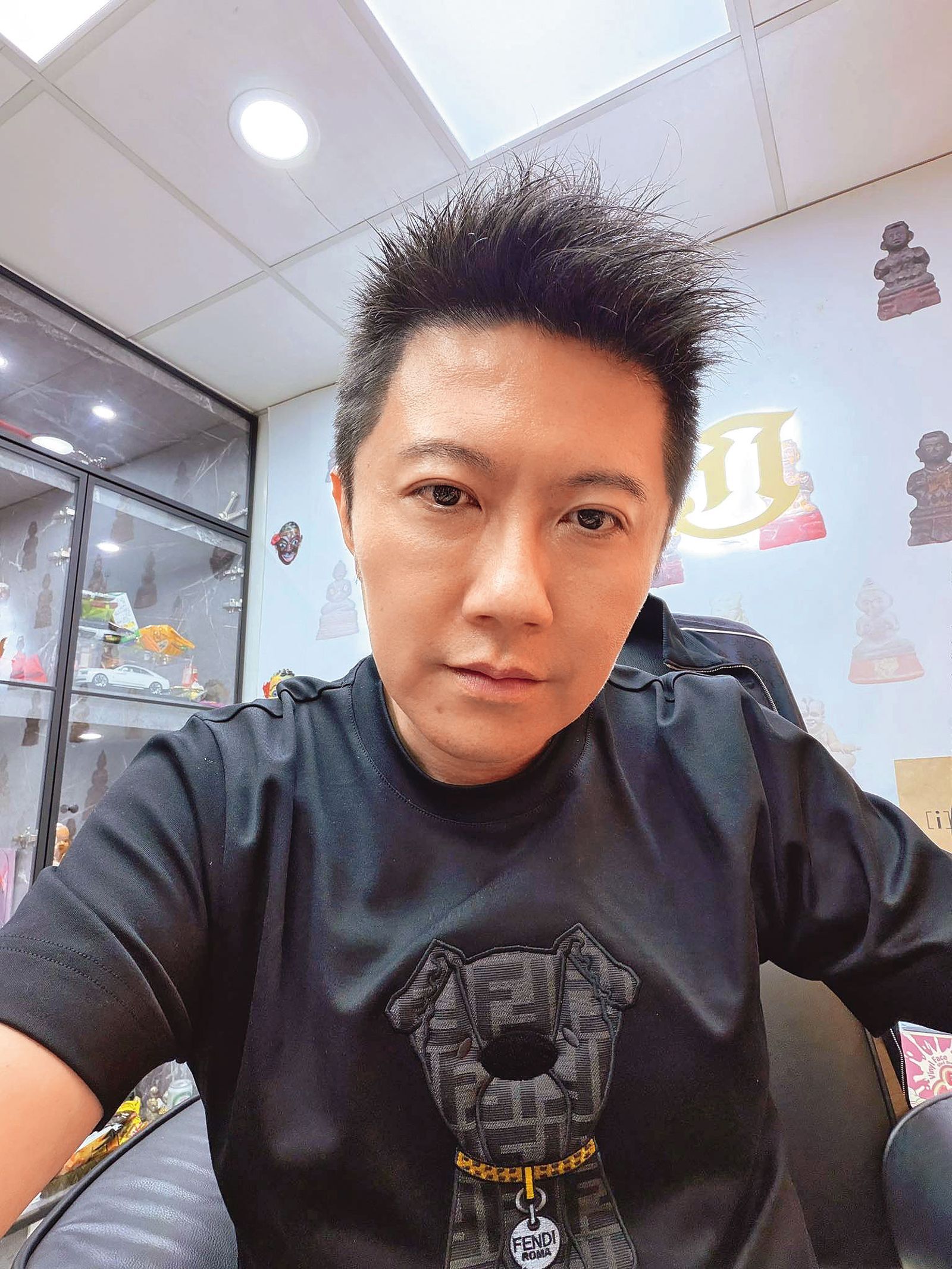 網紅賓賓哥遭控假公益之名坑殺粉絲，斂財金額破億元。（翻攝賓賓哥臉書）