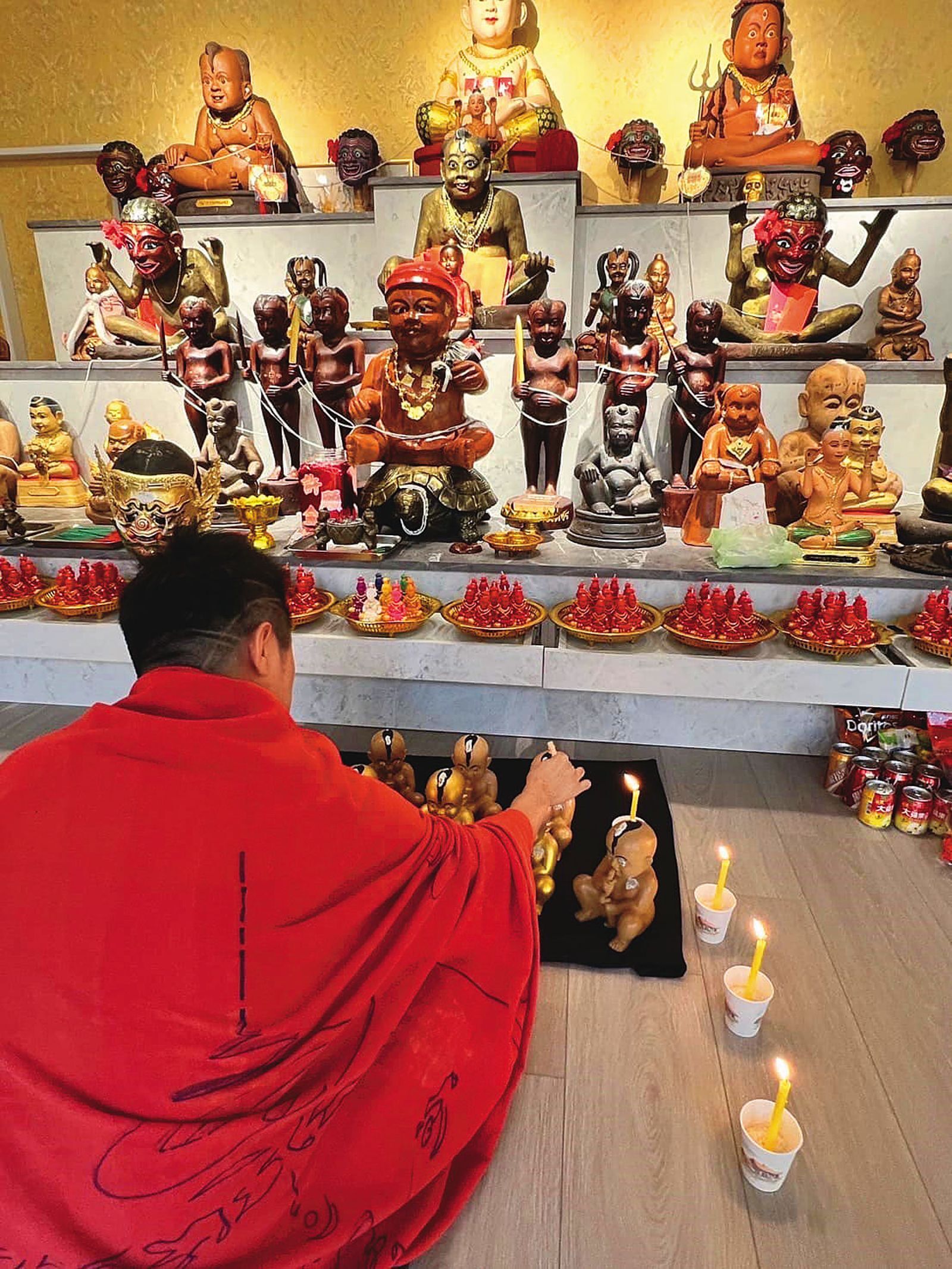 賓賓哥聲稱販售的古曼童有偏財師父加持，價格翻倍賣，卻是瑕疵品。（翻攝賓賓哥臉書）