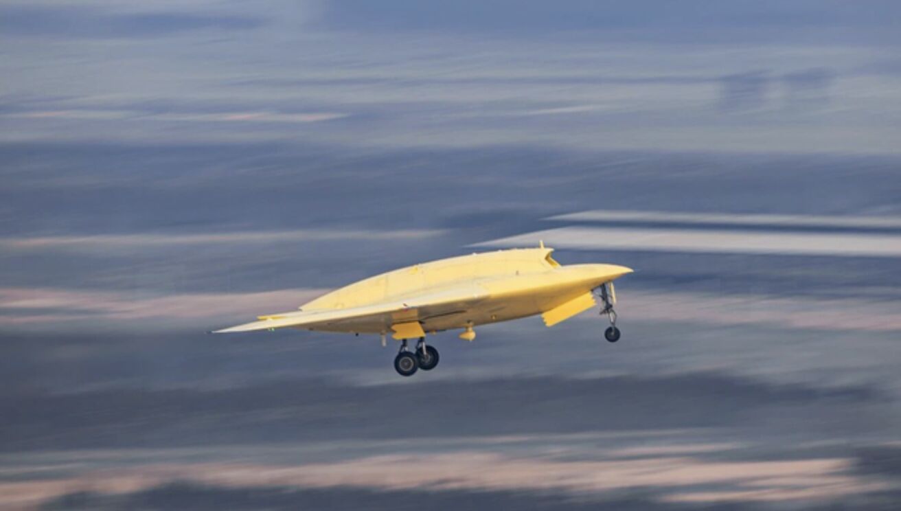 ▲大陸高空高速隱形無人機「彩虹-7」完成首飛。（圖／翻攝新京報）