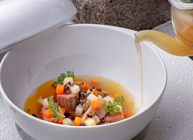 巴黎的餐桌精神在台北重現：Jean-Fran&ccedil;ois Pi&egrave;ge「Le Grand」十週年經典巡迴，於「CLOVER BELLAVITA」壓軸登場