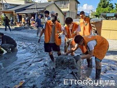 鏟子超人挖的都是寶！馬太鞍溪黑泥具順磁性　專家曝特殊成分