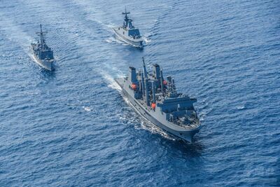 磐石軍艦成功靠泊太平島　連續31天不靠港寫海軍里程碑