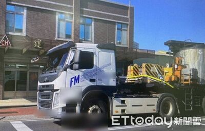 桃園聯結車撞倒停等區YouBike　20歲女騎士腿部骨折送醫