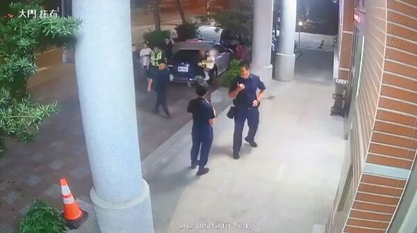 為錢再反目／獨家！家暴後重返籃壇　戴維斯欠撫養費房產遭查封