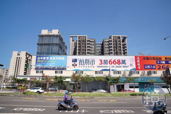 房市買氣降溫、銀行鑑價轉保守，購屋民眾要精算荷包。