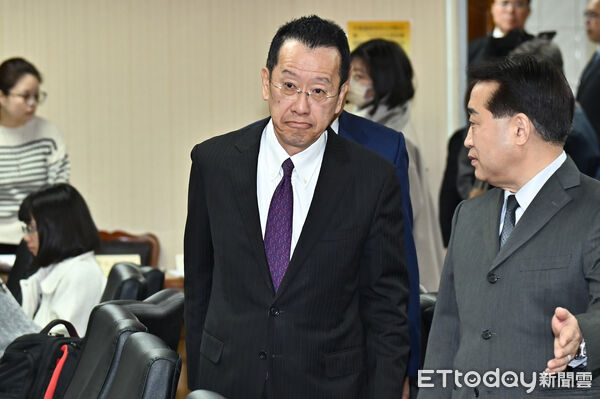 ▲▼國防部長顧立雄列席外交及國防委員會專案報告「針對國軍各類型火藥原物料購案，廠商資格標準訂定及審認作法」，並備質詢。（圖／記者李毓康攝）