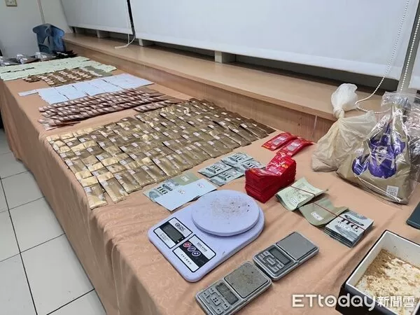 ▲▼查獲製毒工具及偽裝成市面食物外包裝或新潮包裝的毒品。（圖／少年隊提供）