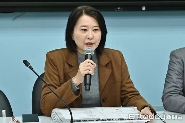 ▲▼立委王鴻薇召開「再爆茶業公司得標國防部標案！」記者會。（圖／記者李毓康攝）