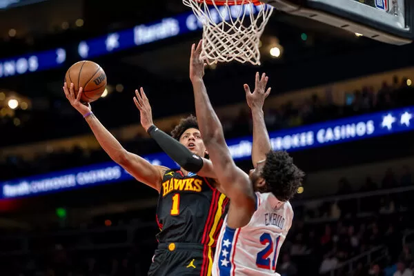 ▲老鷹強森、七六人喬治。（圖／達志影像／美聯社）