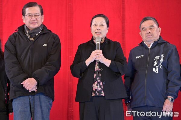 ▲▼花蓮傳統藝術巡演邀請國寶級歌仔戲團隊「明華園戲劇總團」 於新城鄉演出經典大戲《薛丁山傳奇》。（圖／花蓮縣政府提供，下同）