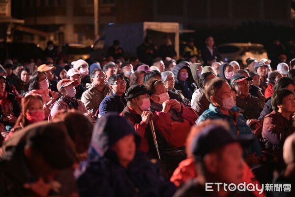 ▲▼花蓮傳統藝術巡演邀請國寶級歌仔戲團隊「明華園戲劇總團」 於新城鄉演出經典大戲《薛丁山傳奇》。（圖／花蓮縣政府提供，下同）