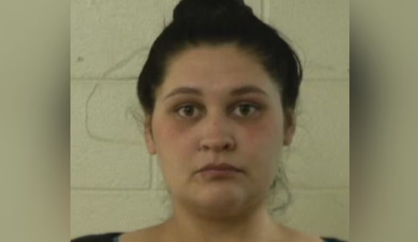 媽網路上為「死去2歲兒心碎募款」　5天後虐童、過失殺人罪被捕。（圖／翻攝自Hinesville Police Department）