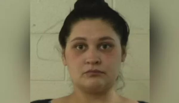 媽網路上為「死去2歲兒心碎募款」　5天後虐童、過失殺人罪被捕。（圖／翻攝自Hinesville Police Department）