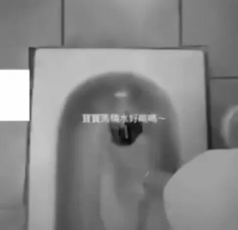 ▲某所高職學生對學生學用具抹大便灌馬桶水。（圖／翻攝自網路）