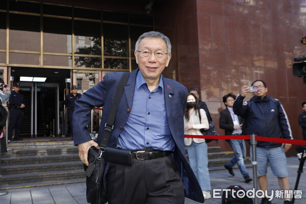 ▲▼台北地院審理京華城案，柯文哲、沈慶京、應曉薇等三名被告出庭辯論，中午休息時間外出用餐。（圖／記者湯興漢攝）
