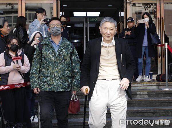 ▲▼台北地院審理京華城案，柯文哲、沈慶京、應曉薇等三名被告出庭辯論，中午休息時間外出用餐。（圖／記者湯興漢攝）